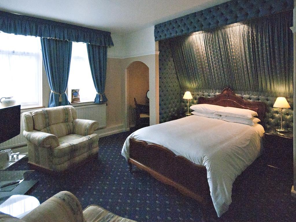 Abingworth Hall Pulborough Room photo