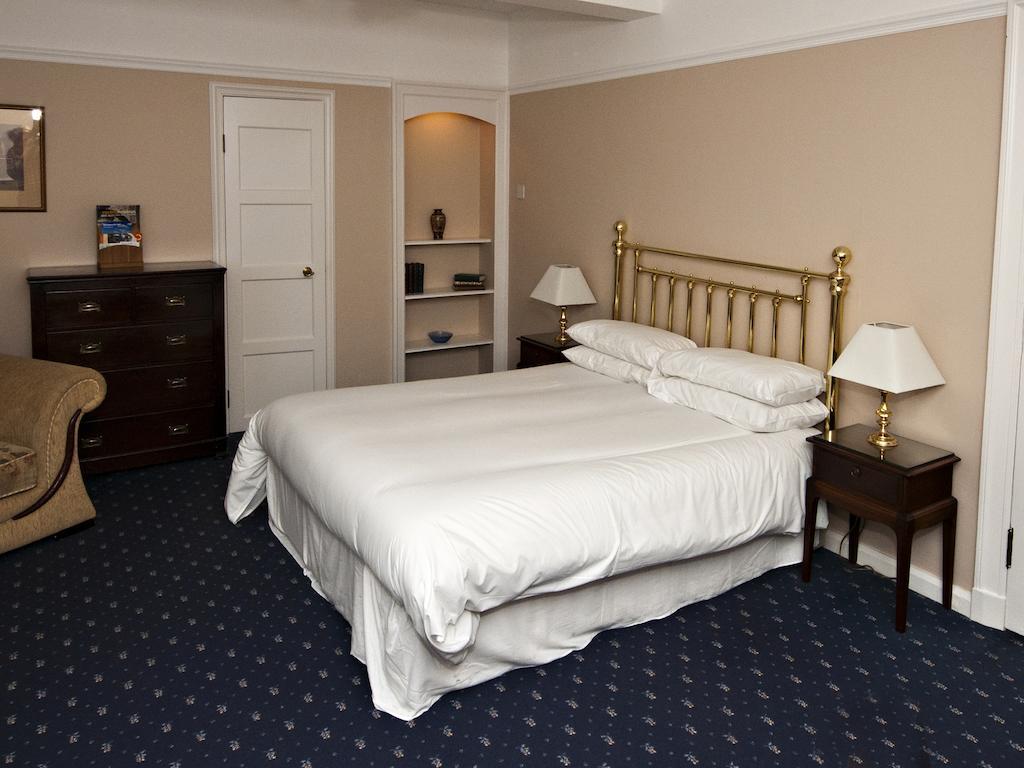 Abingworth Hall Pulborough Room photo